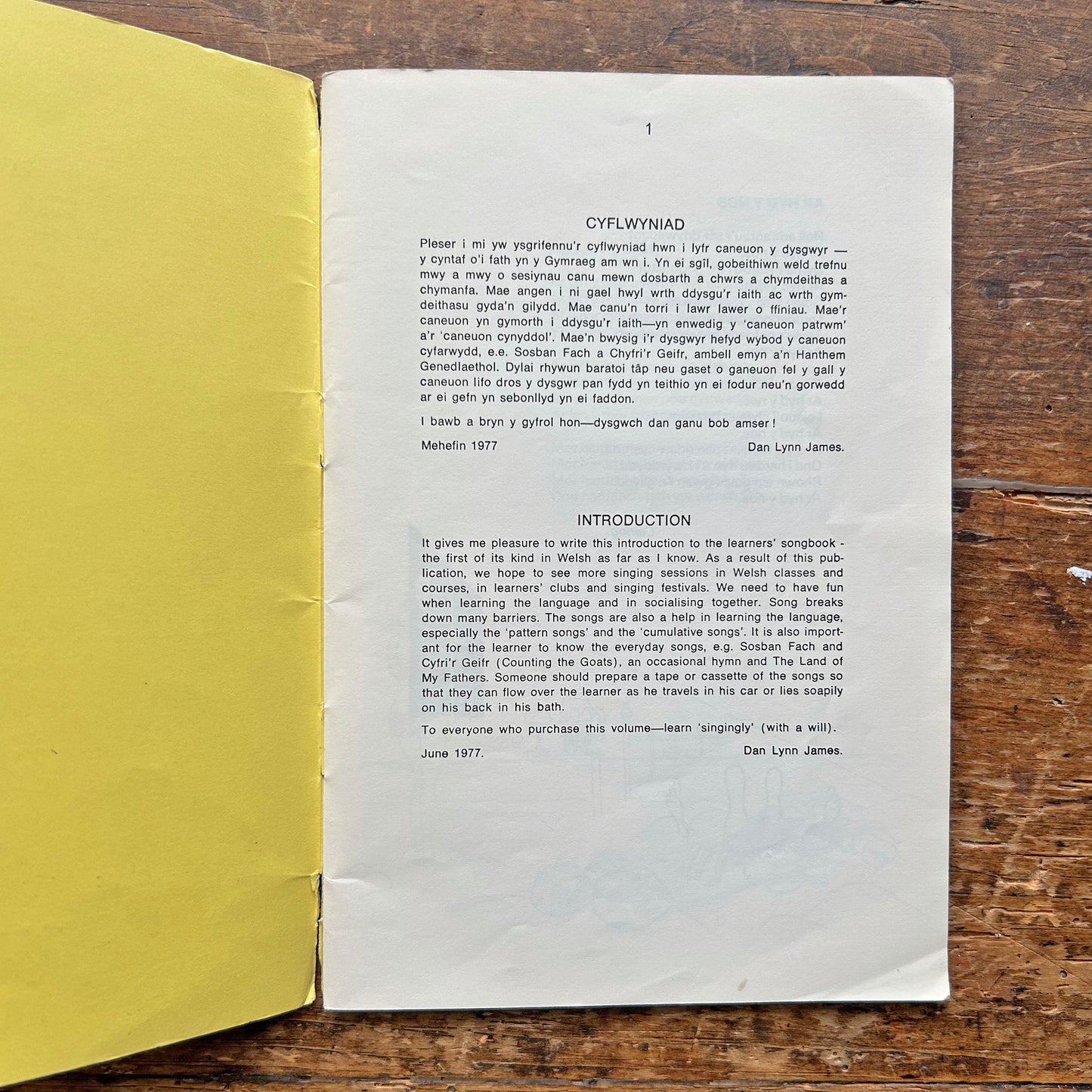50 o Ganeuon i'r Dysgwyr / 50 Popular Welsh Songs for Learners - 1977 (Preloved)