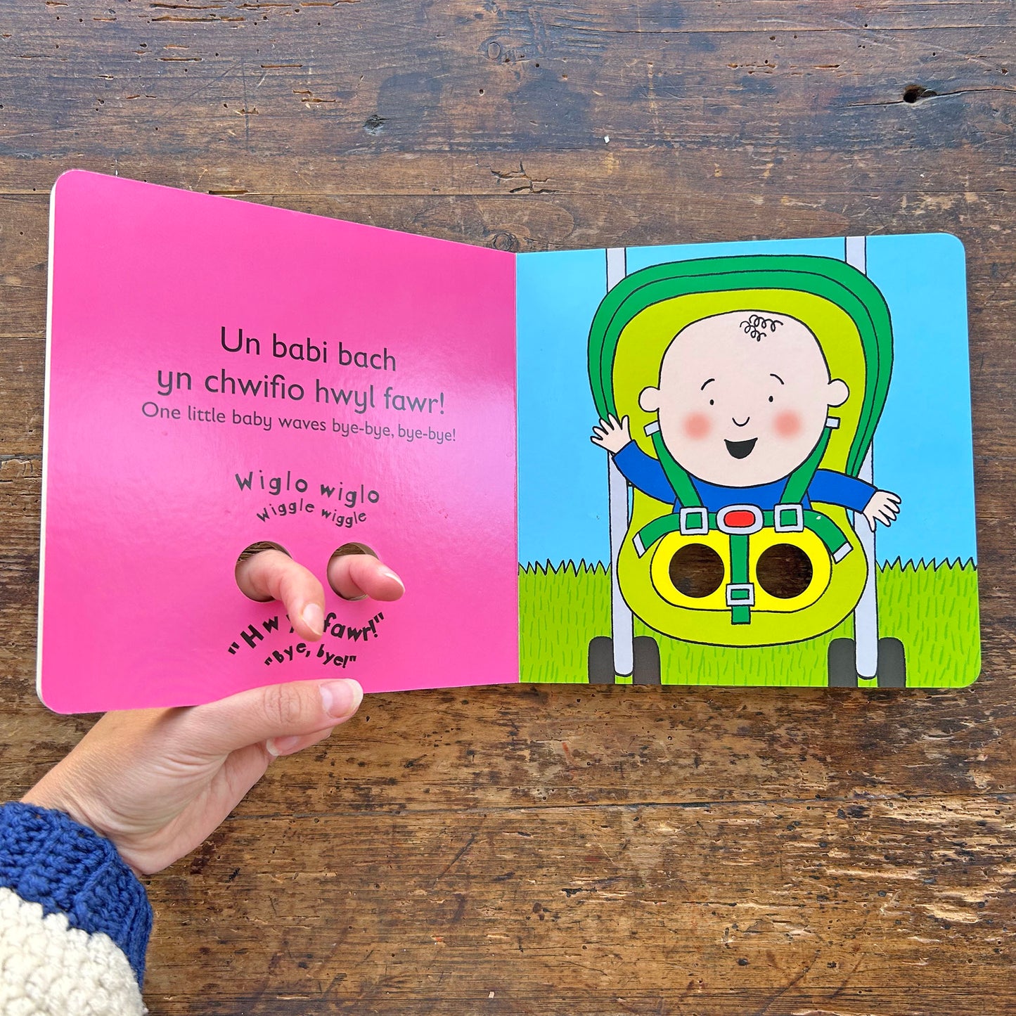Amser Chwarae'r Baban Bach - Finger Wiggle Book (Preloved)