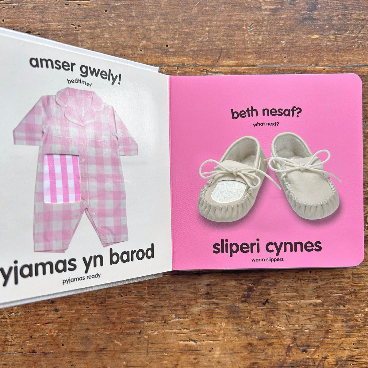 Amser Gwely - Baby Touch and Feel Book (Preloved)