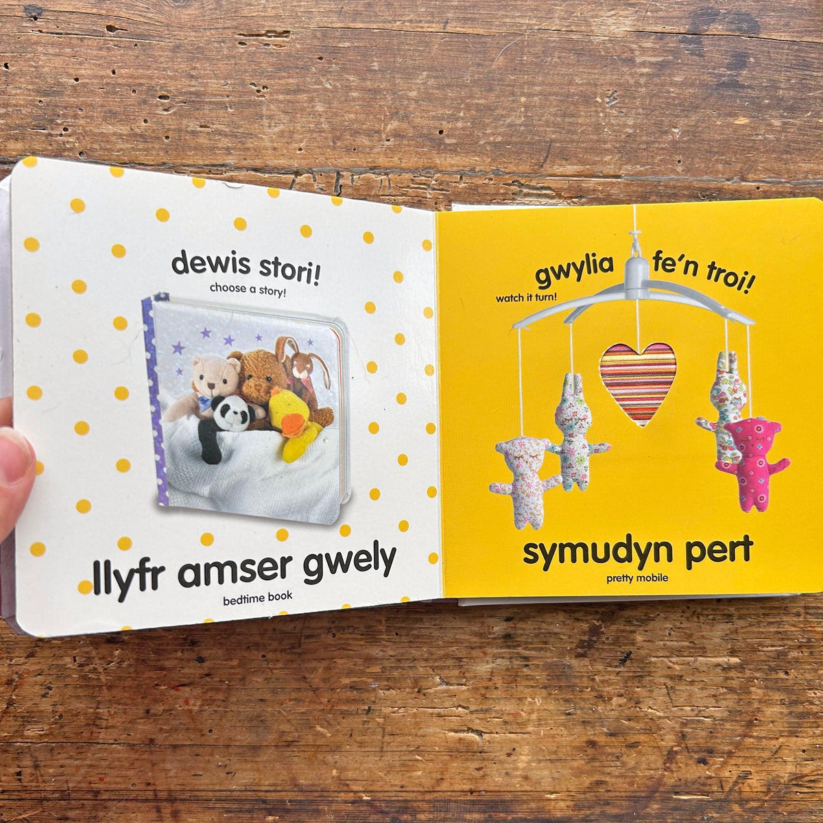 Amser Gwely - Baby Touch and Feel Book (Preloved)