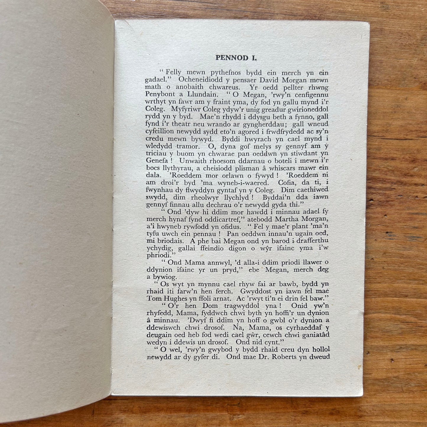 Anesmwyth Hoen: Nofel - Kate Bosse-Griffiths - 1941 (Preloved)