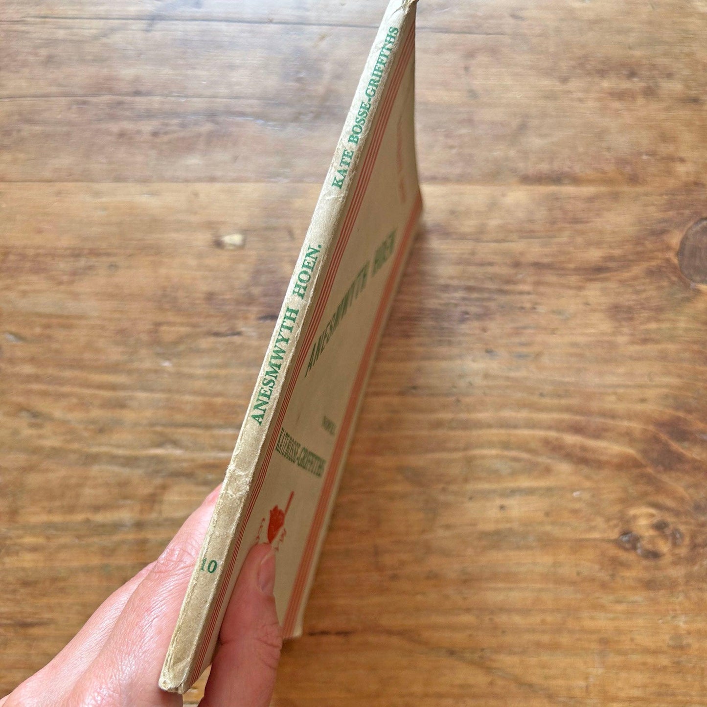 Anesmwyth Hoen: Nofel - Kate Bosse-Griffiths - 1941 (Preloved)