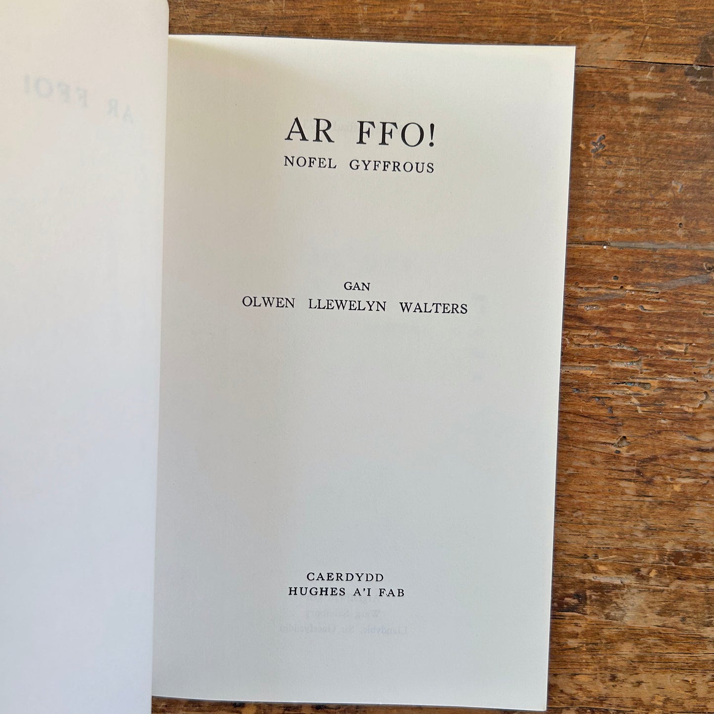 Ar Ffo! Olwen - Olwen Llewelyn Walters - Signed! (Preloved)