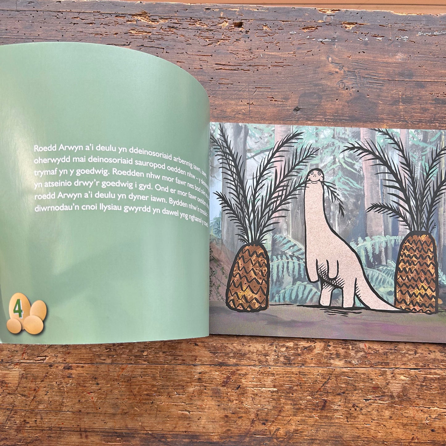 Arwyn Yr Anturiwr - Dinosor Yn y Goedwig (Preloved)