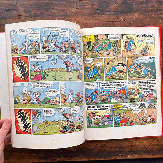 Asterix a'r Ornest Fawr - Welsh Comic Book 1980 (Preloved)