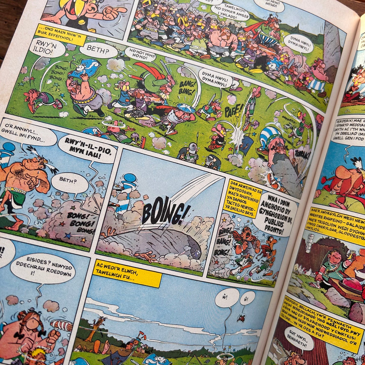 Asterix a'r Ornest Fawr - Welsh Comic Book 1980 (Preloved)