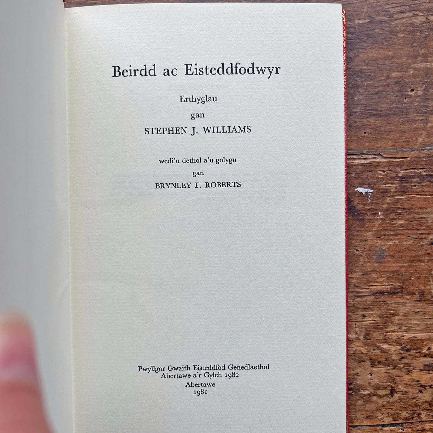 Beirdd ac Eisteddfodwyr - Stephen J. Williams - Like New (Preloved)