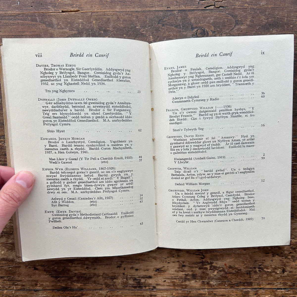 Beirdd Ein Canrif - Llyfr I - Welsh Poetry - 1941 (Preloved)