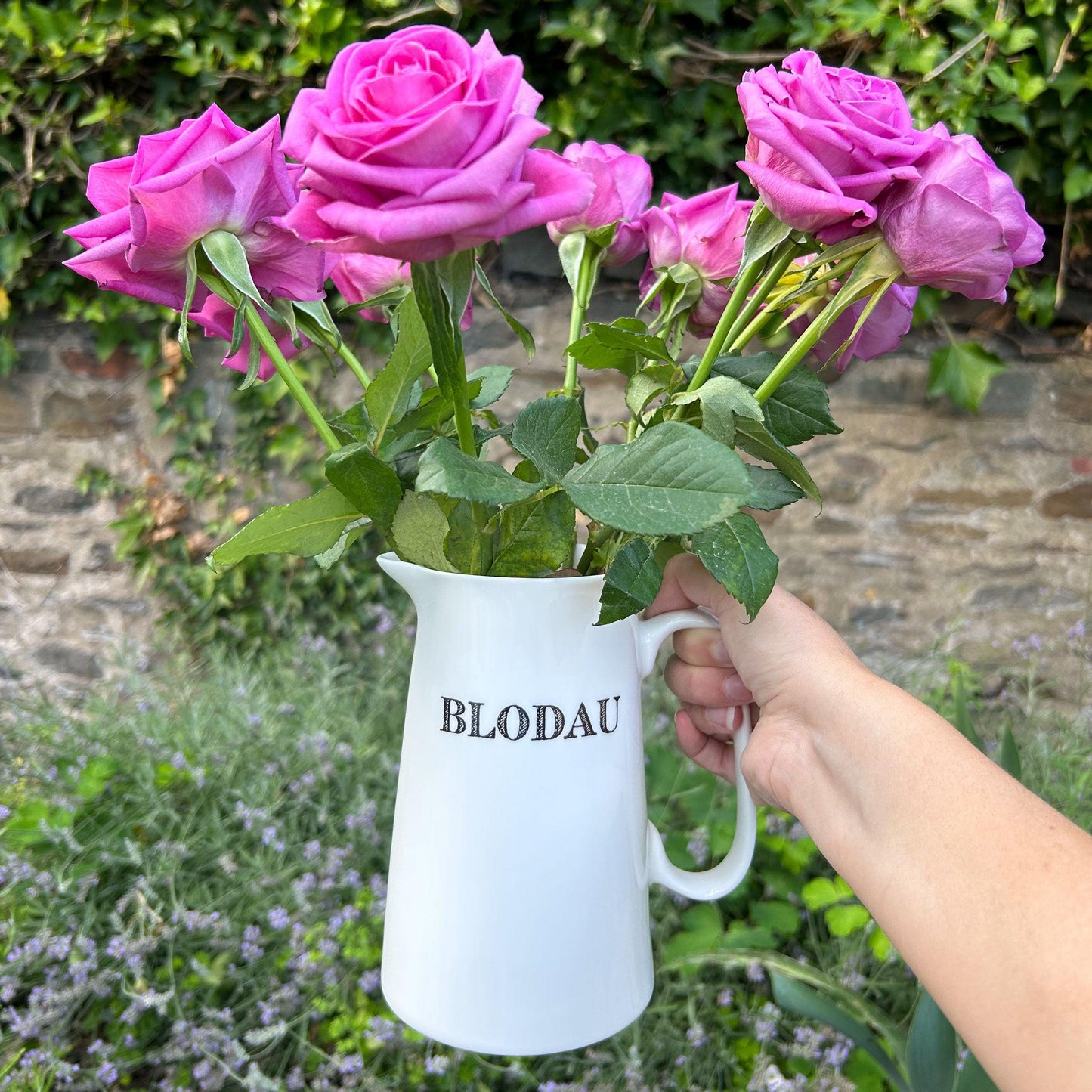 Jug / Vase - Black Vintage Text - Blodau / Flowers