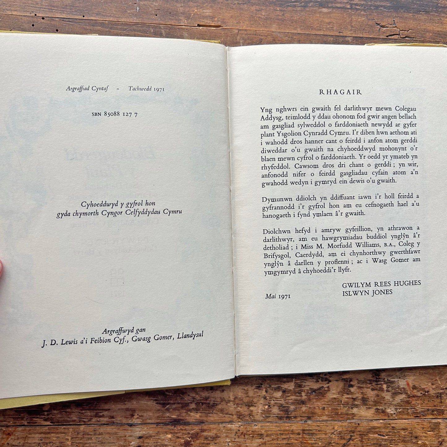 Blodeugerdd y Plant: Golygyddion - Children's Poetry 1971 (Preloved)