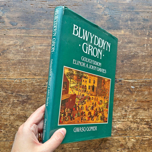 Blwyddyn Gron - Elinor & John Davies 1985 - 1st ed. (Preloved)