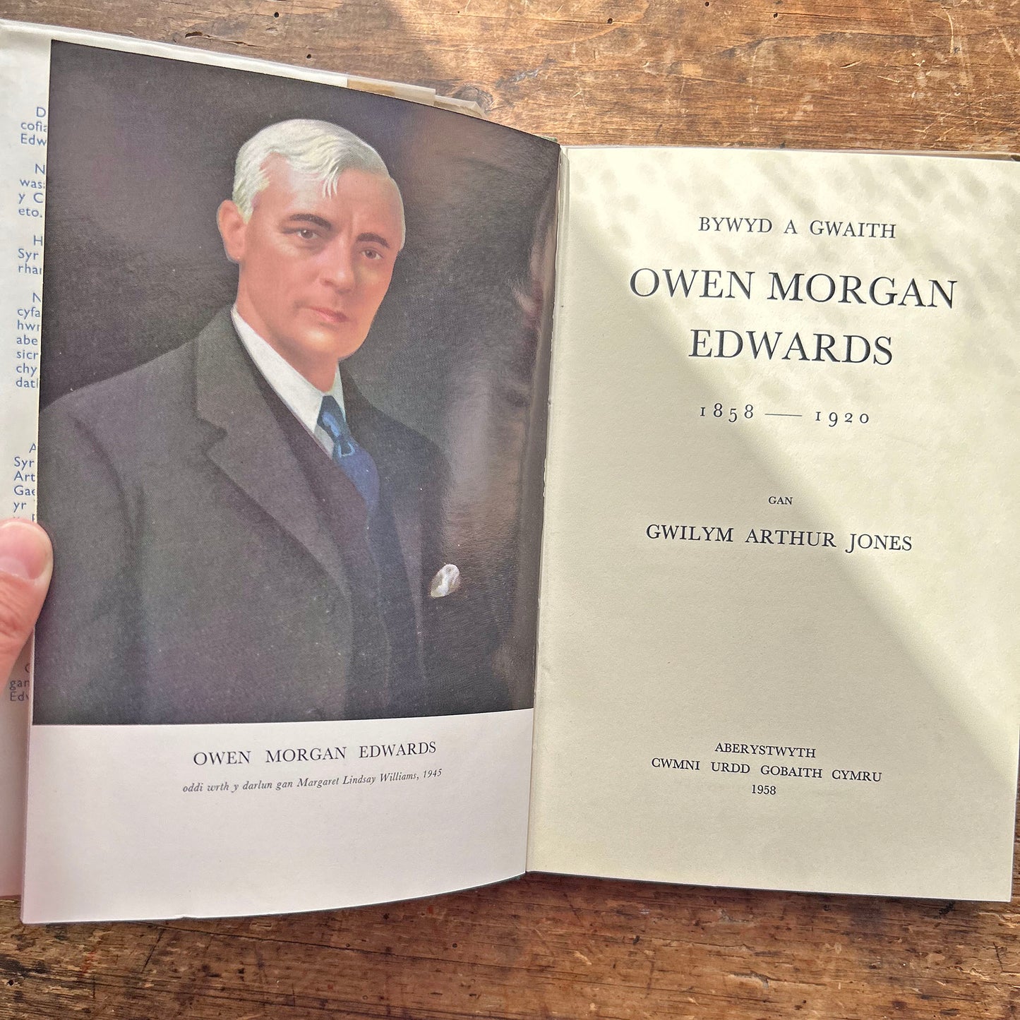 Bywyd a Gwaith: Owen Morgan Edwards - G. Arthur Jones (preloved)