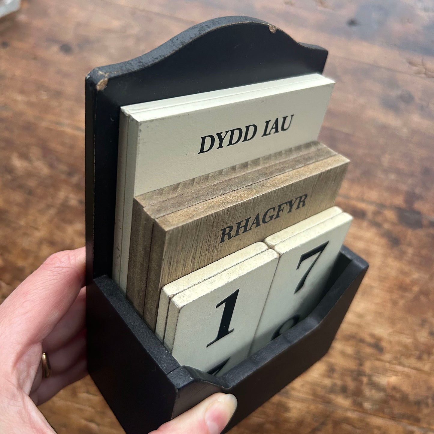 Calendar - Wooden Desk - Welsh Dates (Preloved)