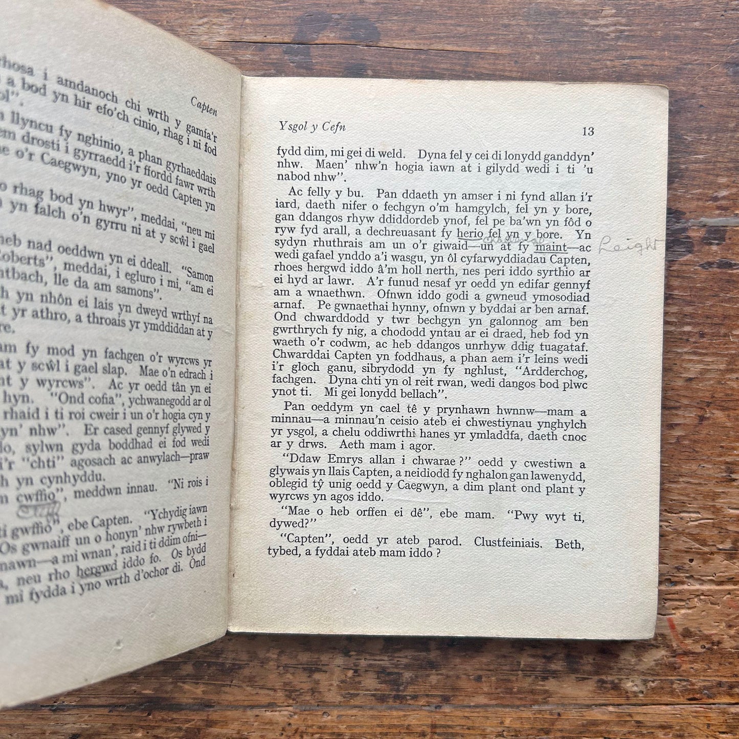 Capten - R. Lloyd Jones - 1928 (Preloved)