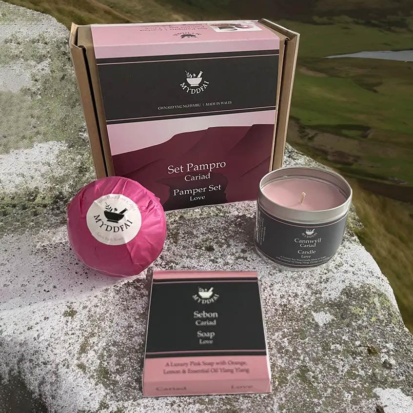 Set Anrhegion Pamper - Myddfai - Cariad - Cariad