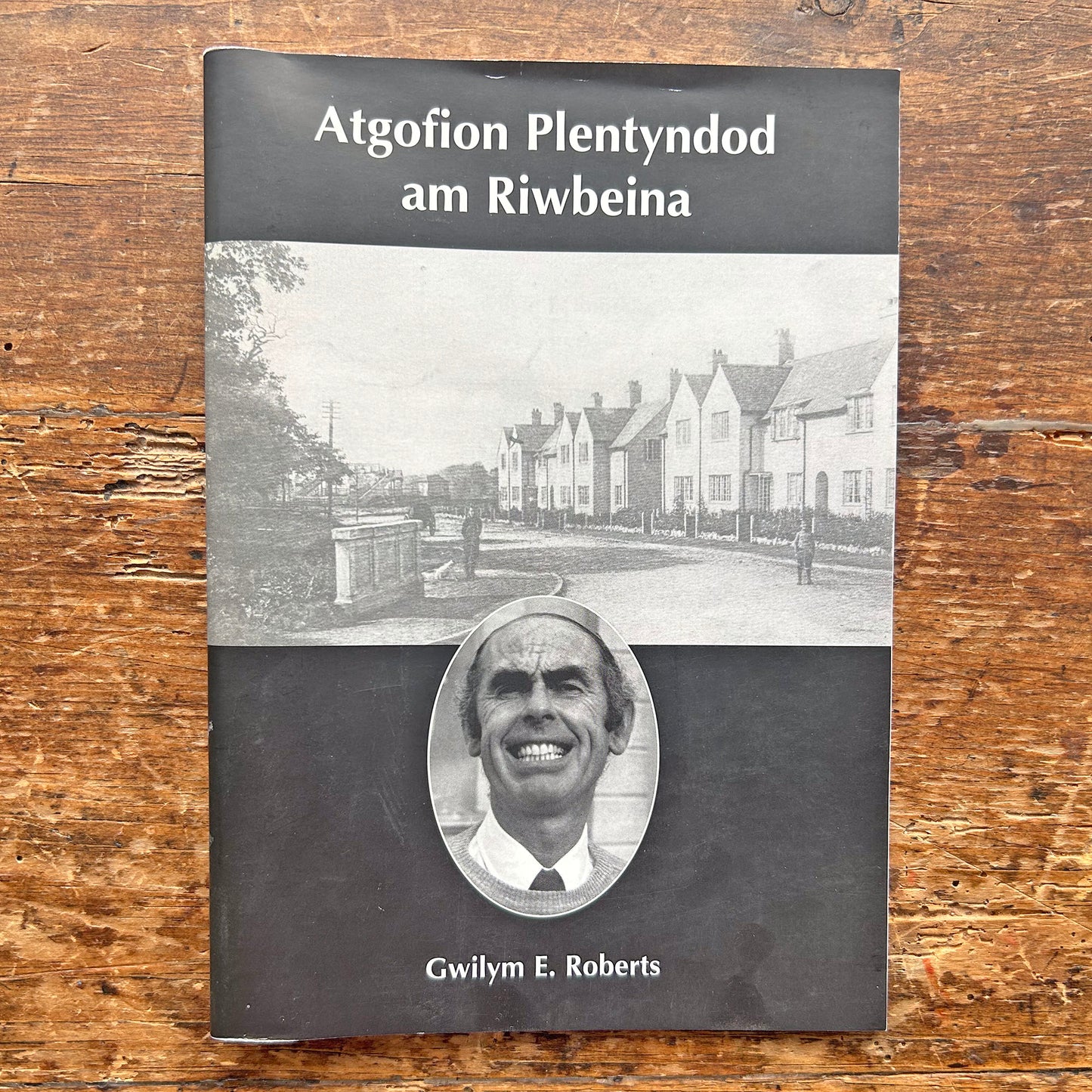 Childhood Memories of Rhiwbeina / Atgofion Plentyndod am Riwbeina - Signed (Preloved)