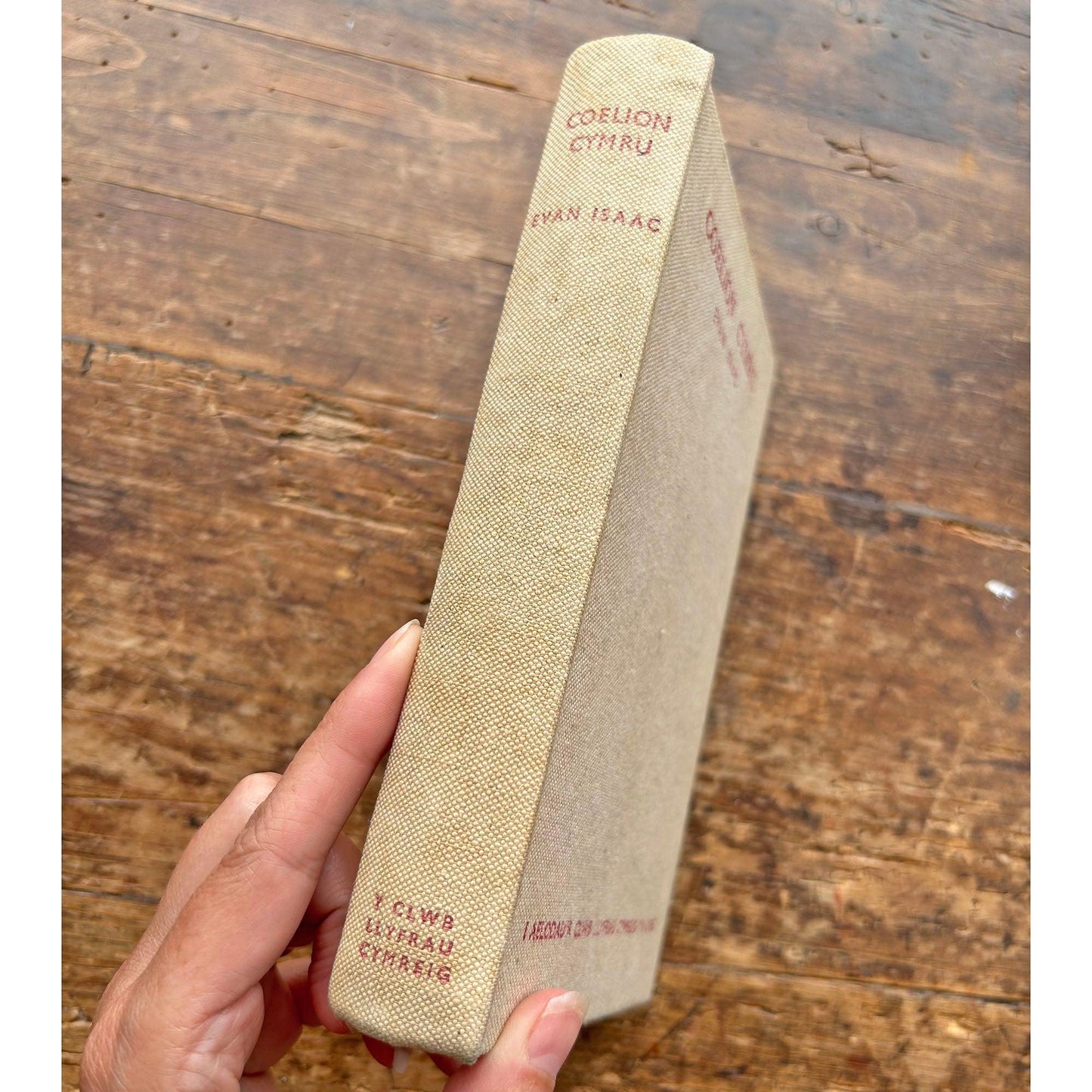 Coelion Cymru - Welsh Folklore & Ghosts - Evan Isaac 1938 (Preloved)