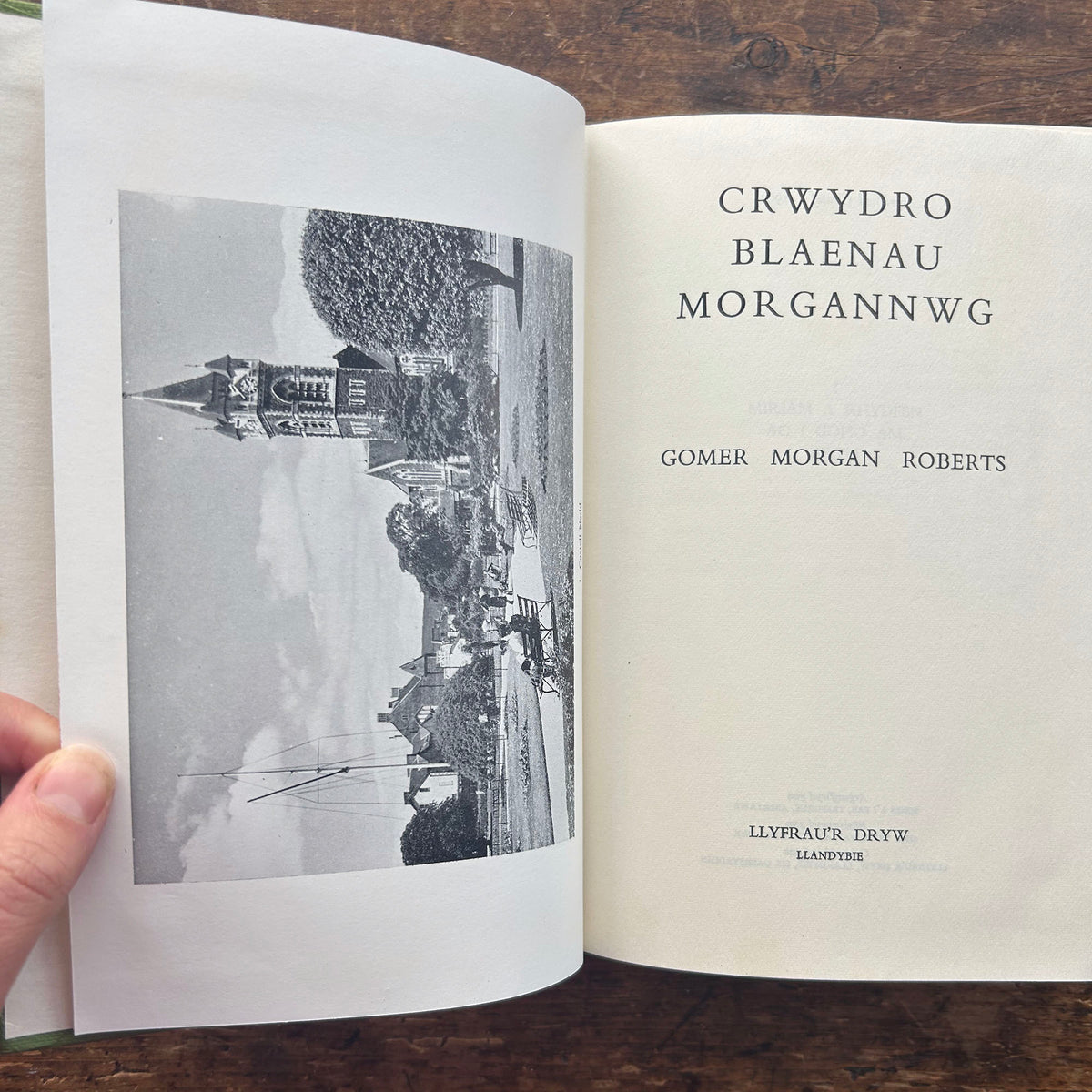 Crwydro Blaenau Morgannwg - G. M Roberts - 1962 (Preloved)
