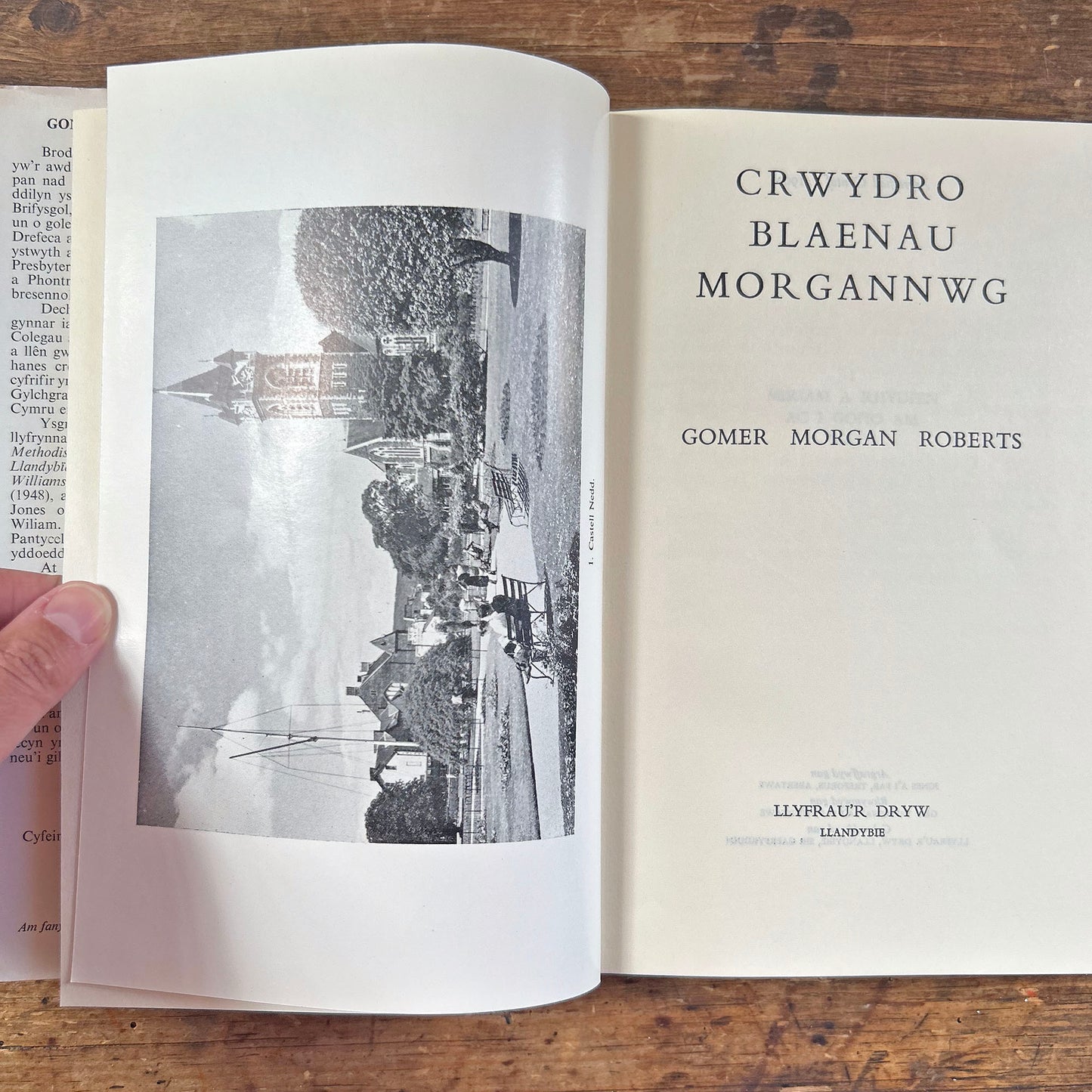 Crwydro Blaenau Morgannwg - Gomer M. Roberts 1962 1st. ed (Preloved)