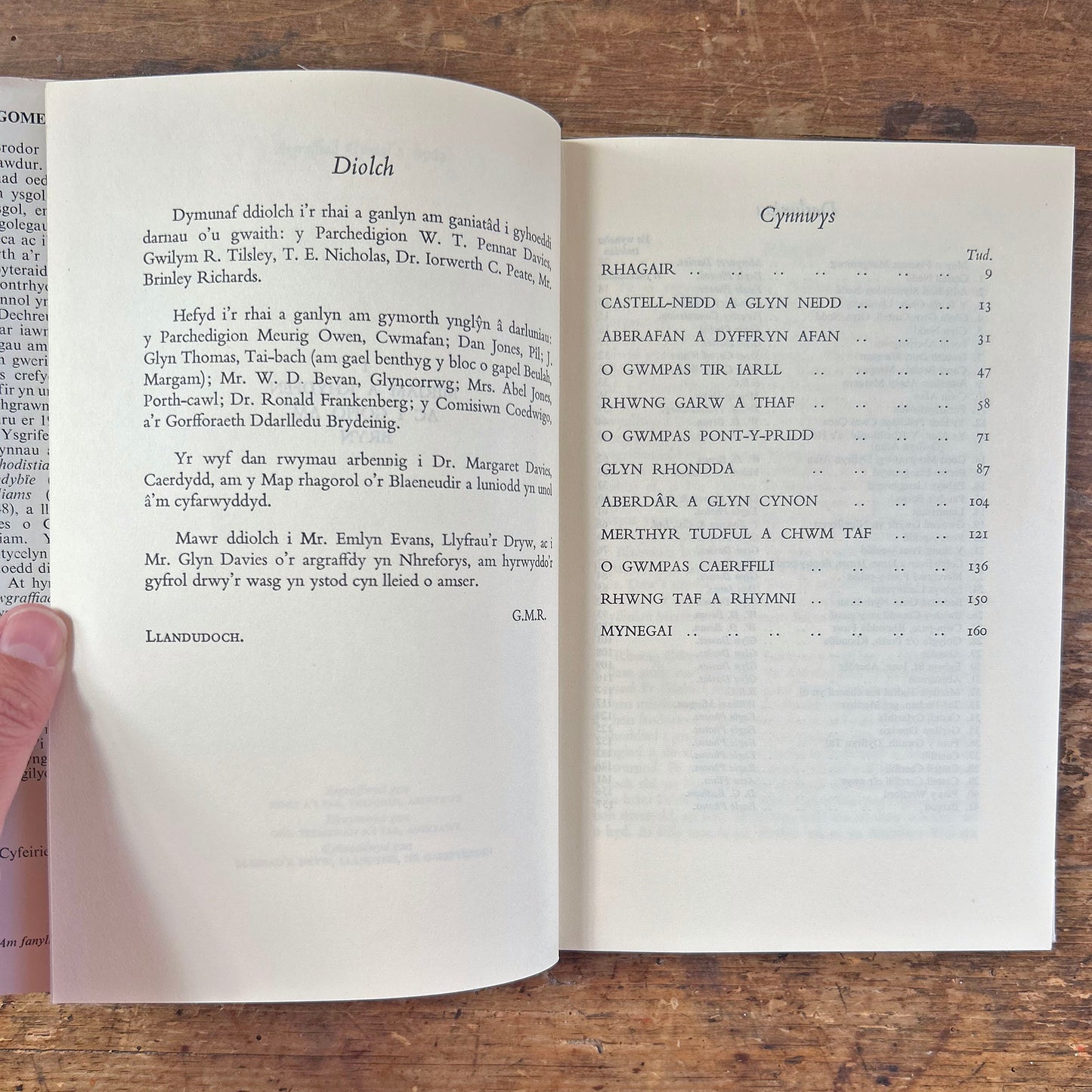 Crwydro Blaenau Morgannwg - Gomer M. Roberts 1962 1st. ed (Preloved)