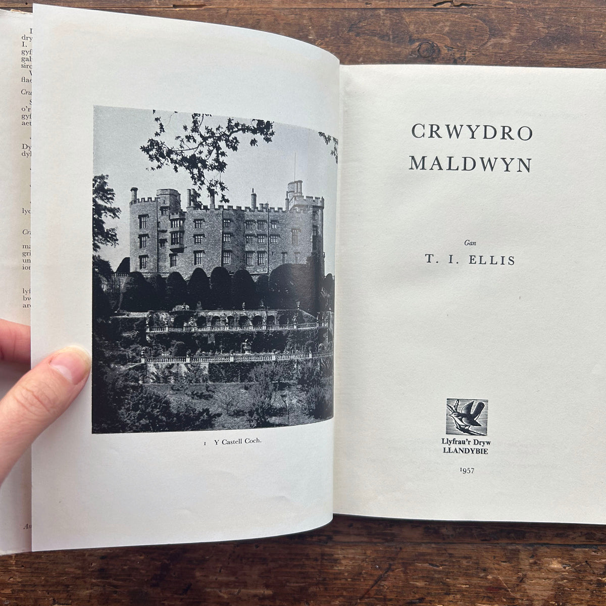 Crwydro Maldwyn - J. J. Ellis - 1957 (Preloved)