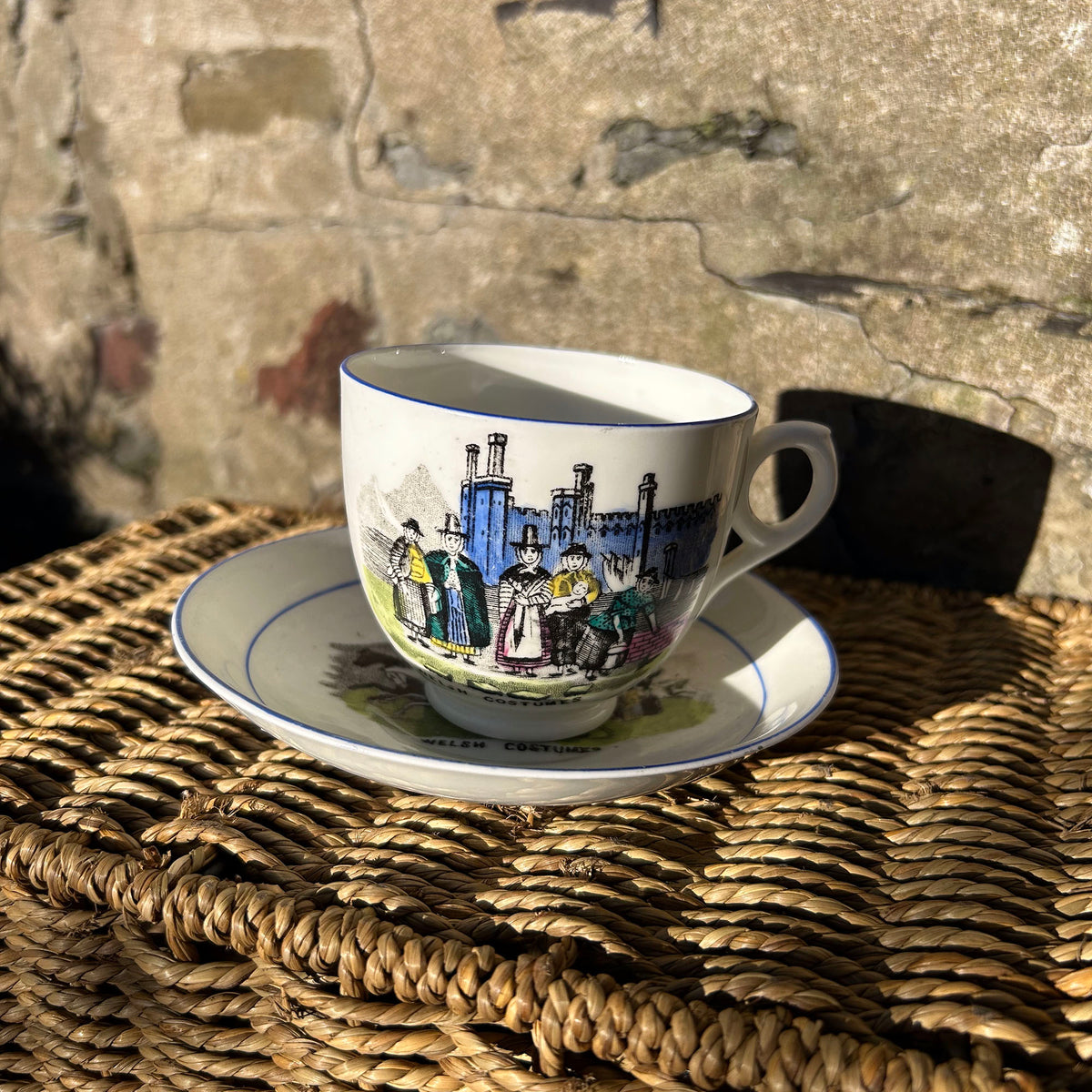 Cwpan a Souser - Gwisgoedd Cymreig - Cofrodd Antique (Preloved)