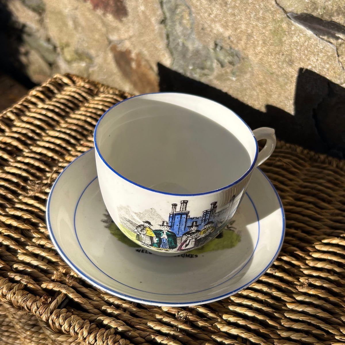 Cwpan a Souser - Gwisgoedd Cymreig - Cofrodd Antique (Preloved)