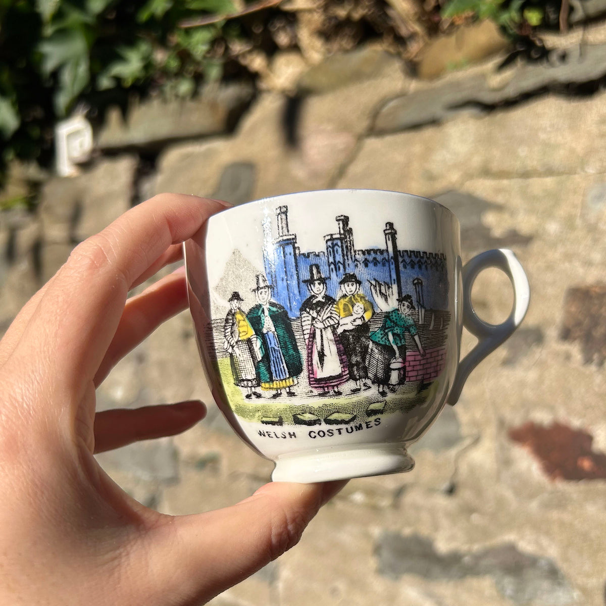 Cwpan a Souser - Gwisgoedd Cymreig - Cofrodd Antique (Preloved)