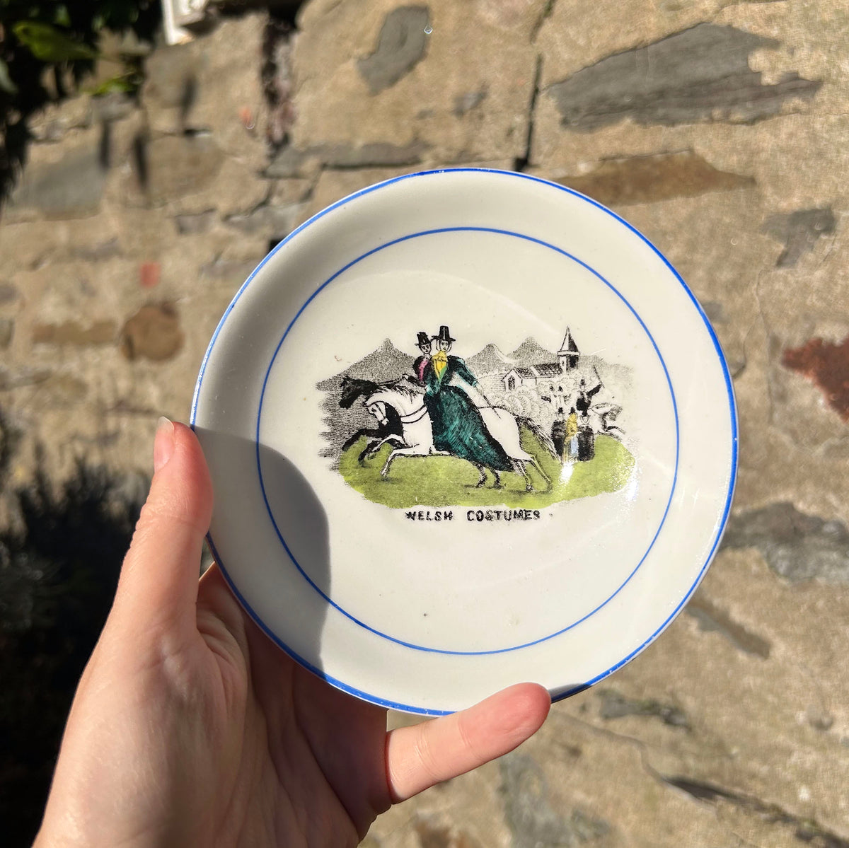 Cwpan a Souser - Gwisgoedd Cymreig - Cofrodd Antique (Preloved)