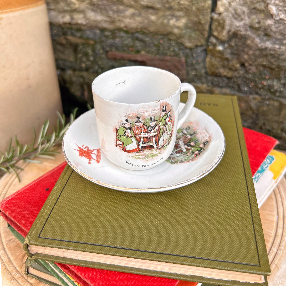Jwg Cregyn - Gwisgoedd Cymreig - Parti Nyddu Cymru - Cofrodd Hynafol (Wedi'i Ail-law)