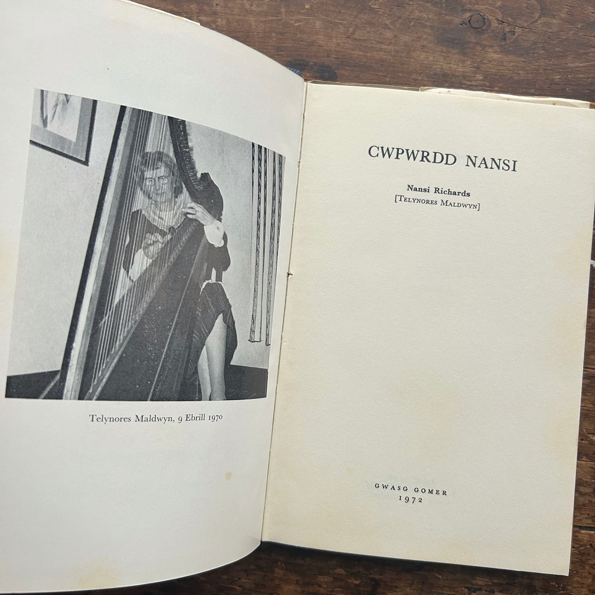 Cwpwrdd Nansi - Nansi Richards / Telynores Maldwyn Autobiography 1972 (Preloved)