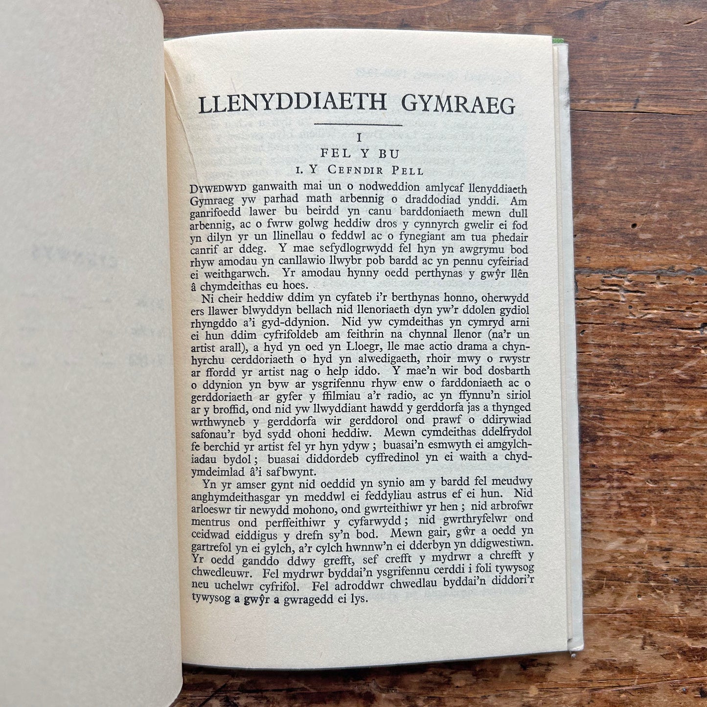 Cyfres Pobun: Llenyddiaeth Gymraeg 1900-1945 (Preloved)