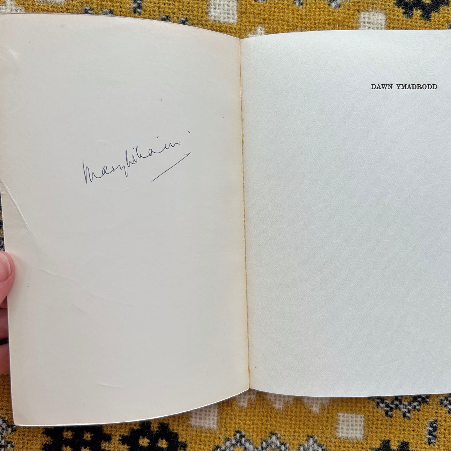 Dawn Ymadrodd - Welsh idioms and phrases- Mary William - 1978 - Signed (Preloved)