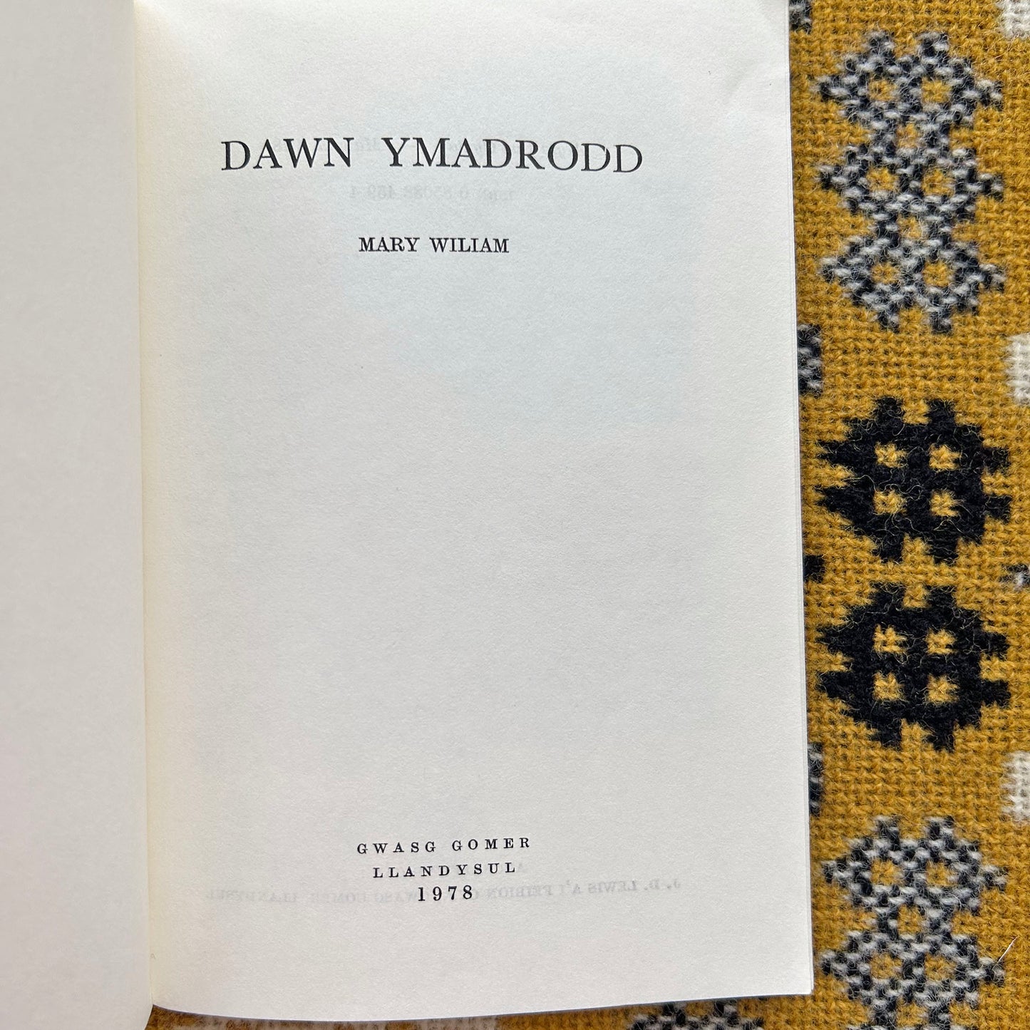 Dawn Ymadrodd - Welsh idioms and phrases- Mary William - 1978 - Signed (Preloved)