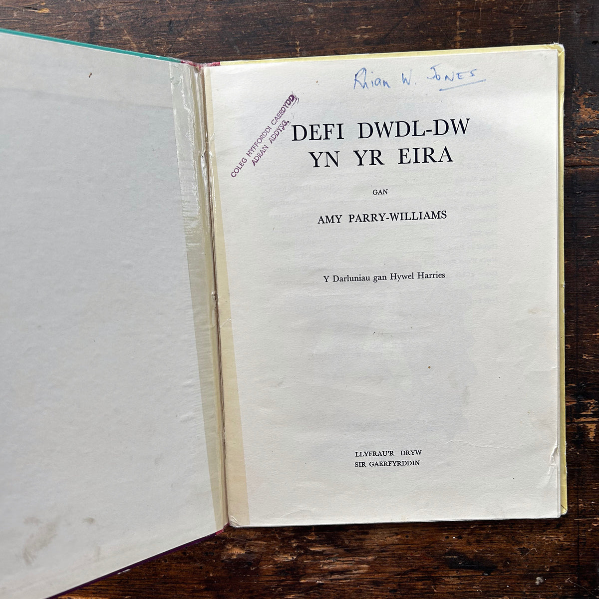 Defi Dwdl-Dw Yn yr Eira - Amy Parry-Williams a Hywel Harries 1944-1947 (Preloved)