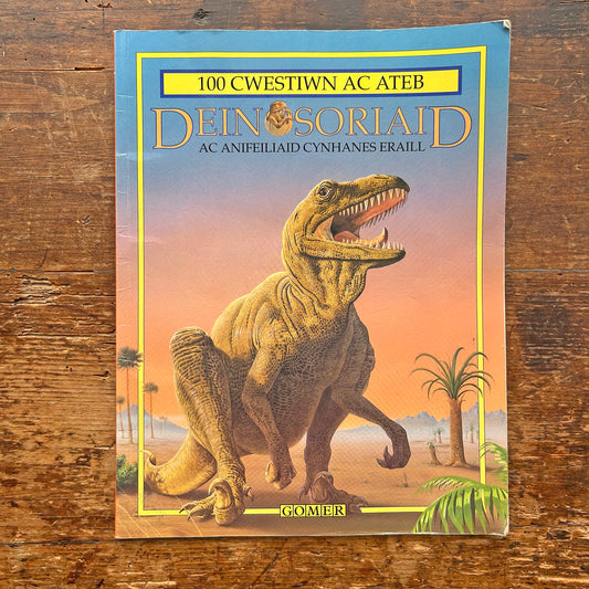 Deinosoriaid - ac anifeiliaid cynhanes eraill 100 cwestiwn ac ateb