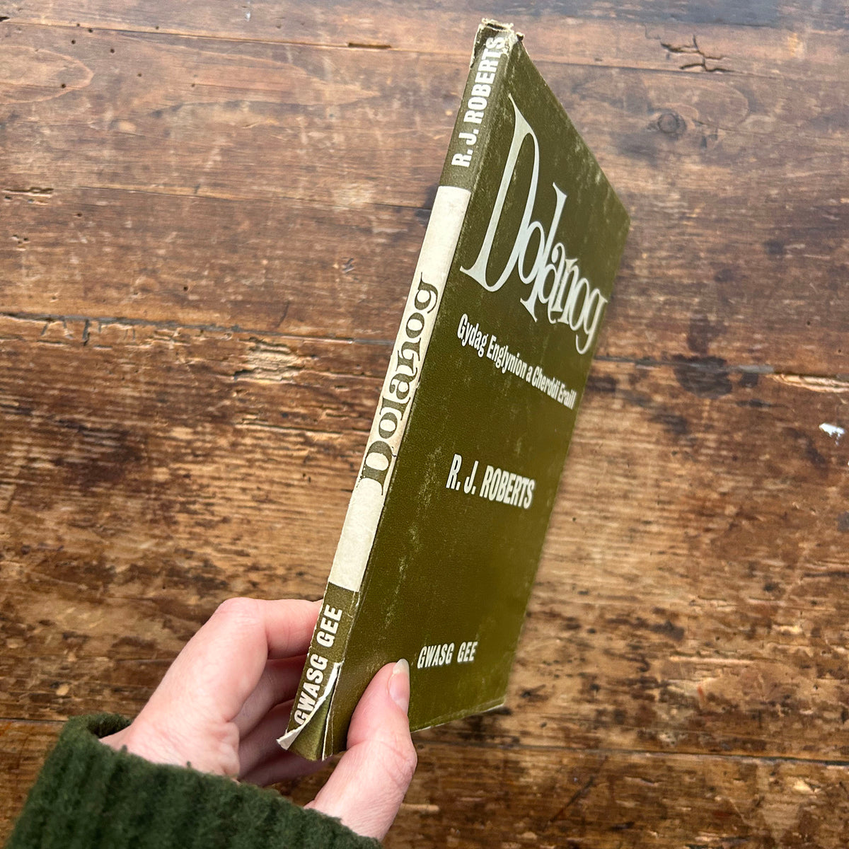 Dolanog - gydag Englynion a Cherddi Eraill - R. J. Roberts - 1967 (Preloved)