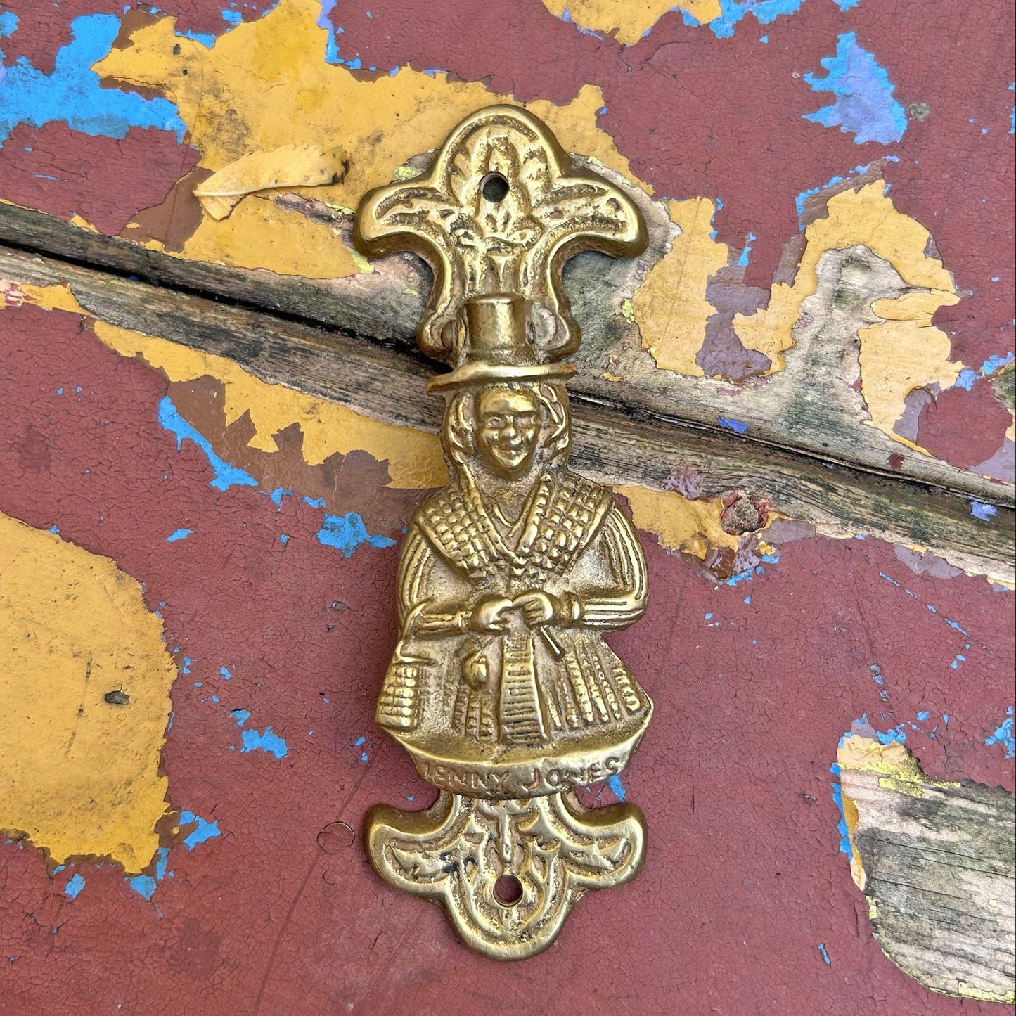 Cnocwr Drws - Pres Hen - Cymro / Jenny Jones (Wedi'i Ail-law)