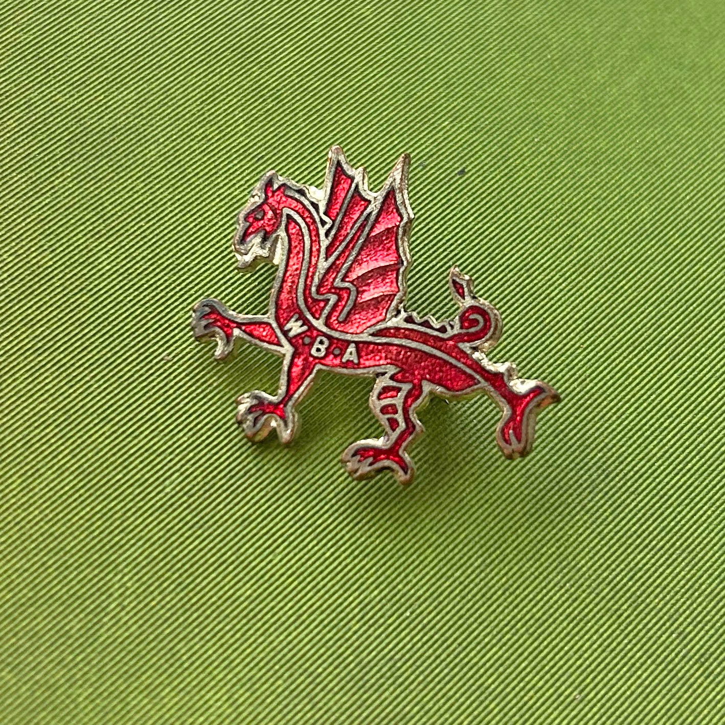 Bathodyn Pin Lapel - Hen Ffasiwn - Draig WBA (Wedi'i Ail-law)