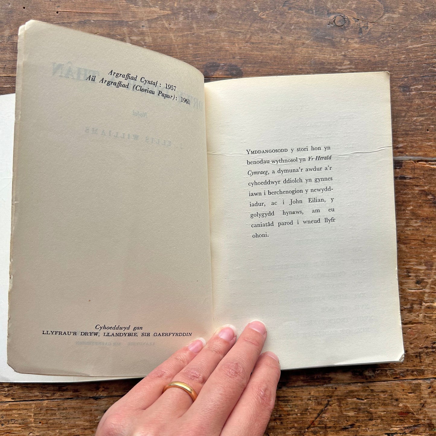 Drwy Ddŵr a Thân - J. Ellis Williams - 1961 (Preloved)