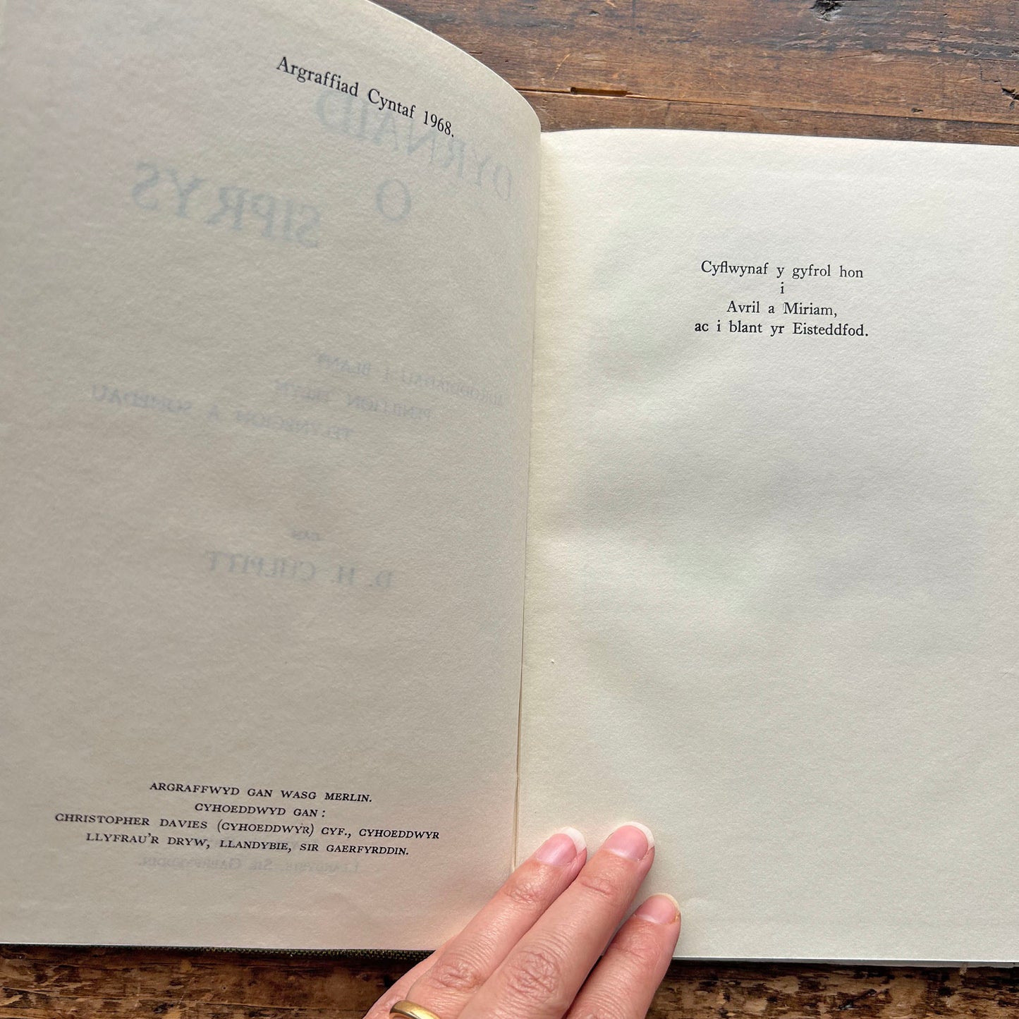 Dyrnaid o siprys: Adroddiadau i blant, penillion, telyn, telynegion a sonedau (Preloved)