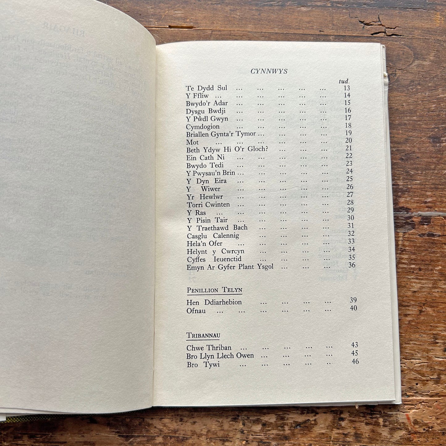 Dyrnaid o siprys: Adroddiadau i blant, penillion, telyn, telynegion a sonedau (Preloved)