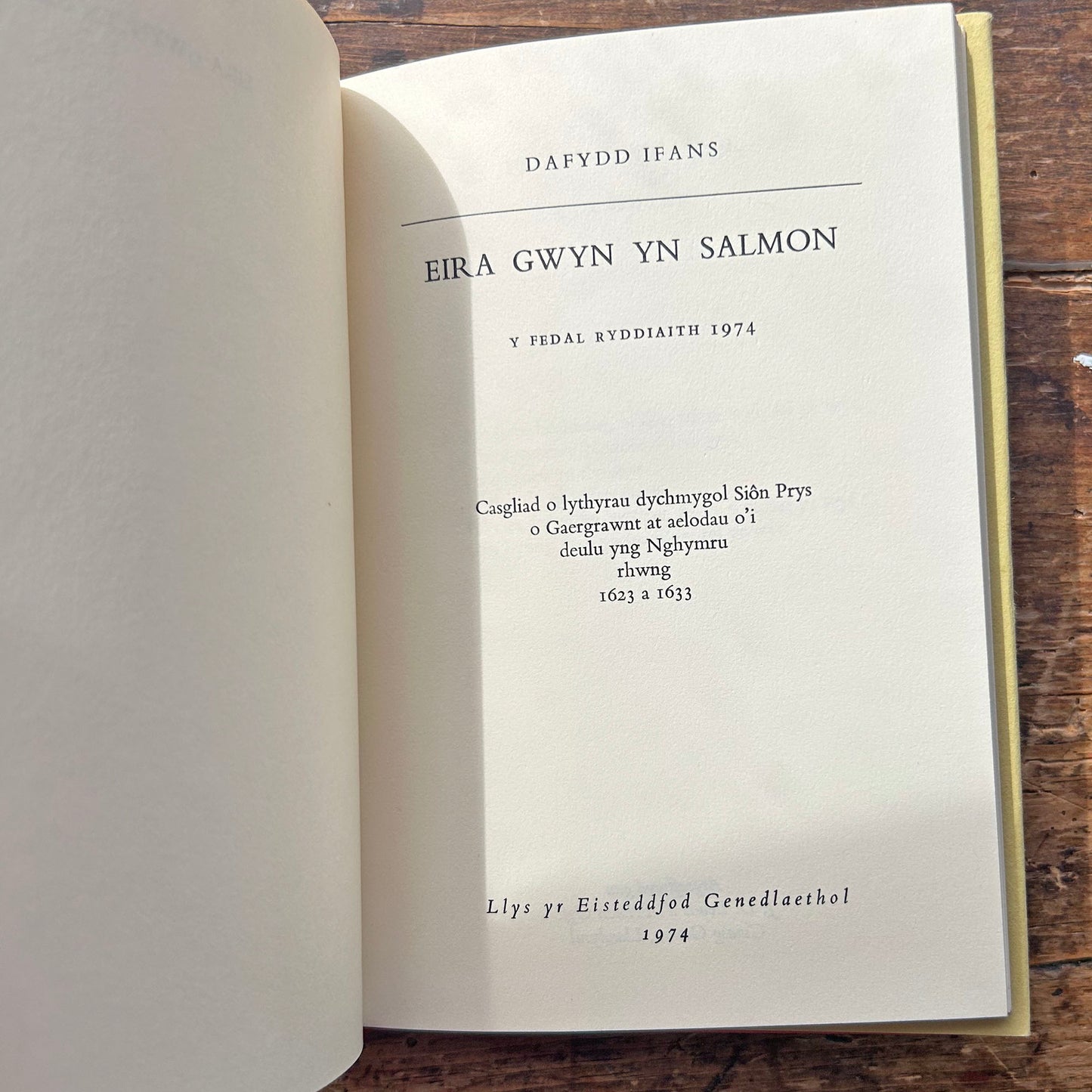 Eira Gwyn Yn Salmon - Dafydd Ifans 1974 (Preloved)