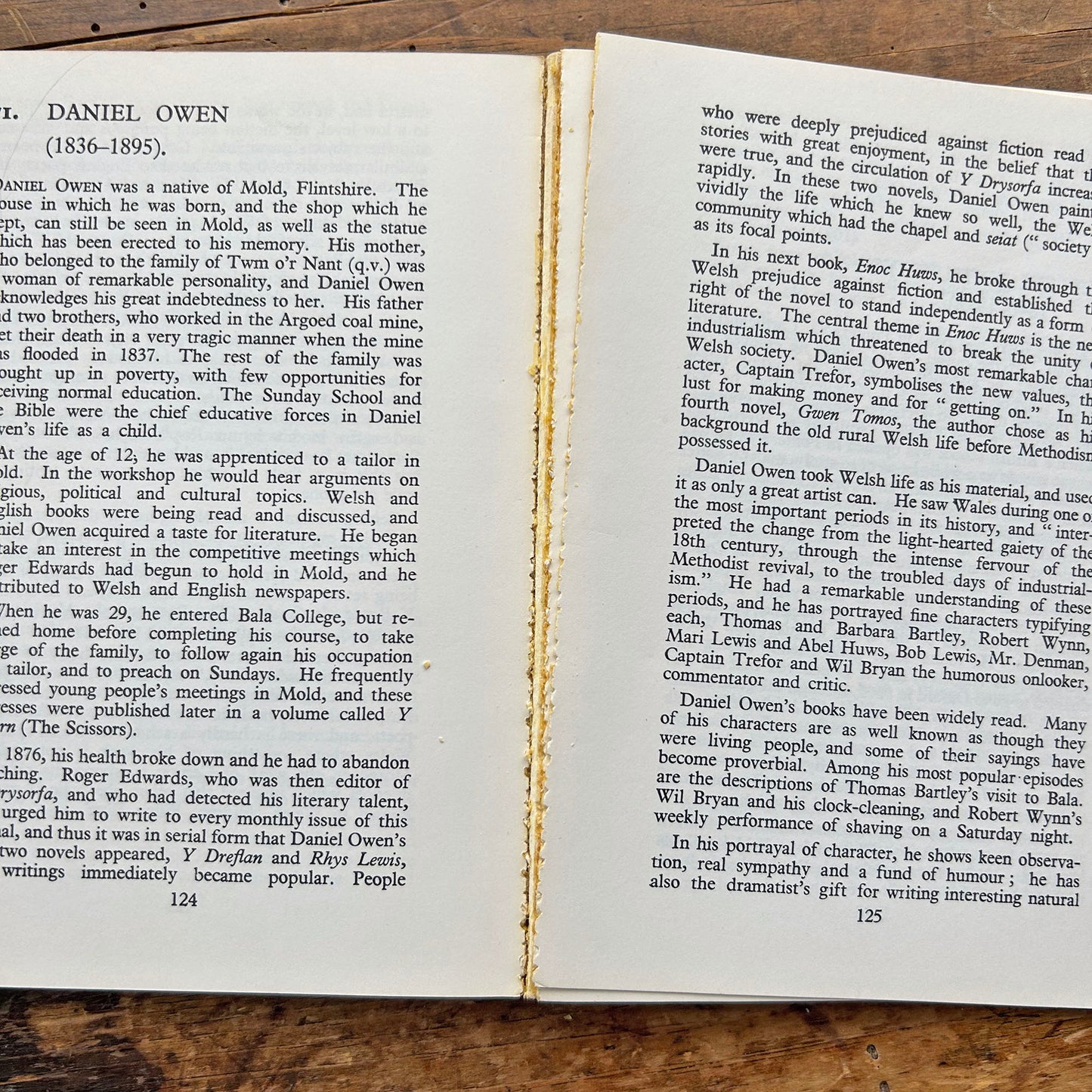 Famous Welshmen - Biographies - 1971 (Preloved)