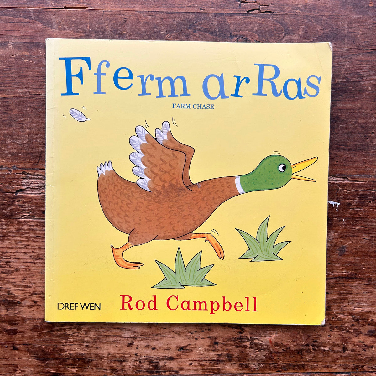 Fferm ar Ras / Farm Chase - Rod Campbell (Preloved)