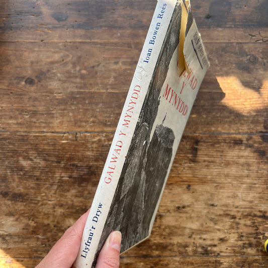 Galwad y Mynydd - Mountaineering - Ioan Bowen Rees - 1961 (Preloved)