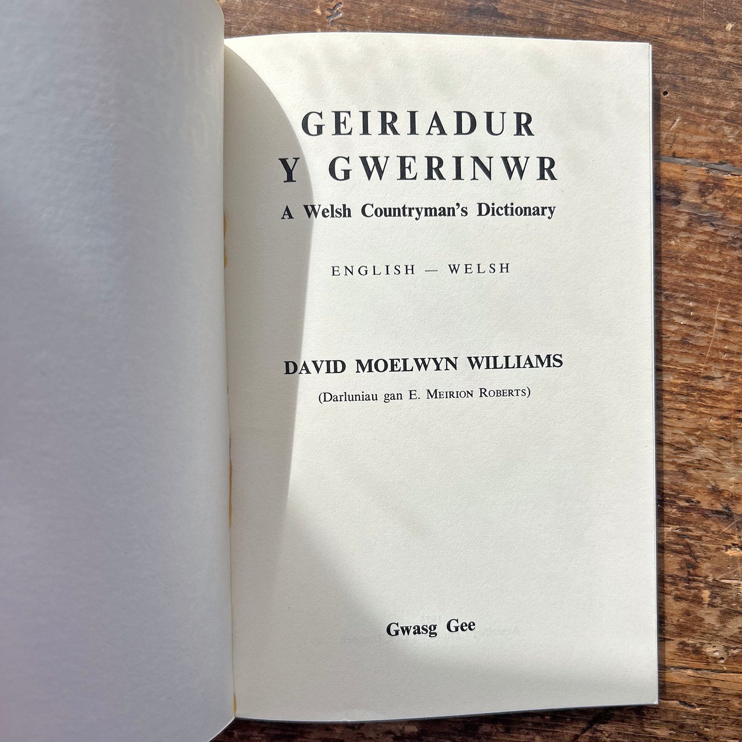 Geiriadur y Gwerinwr / Dictionary of Countryside - D. Moelwyn Williams 1975 (Preloved)