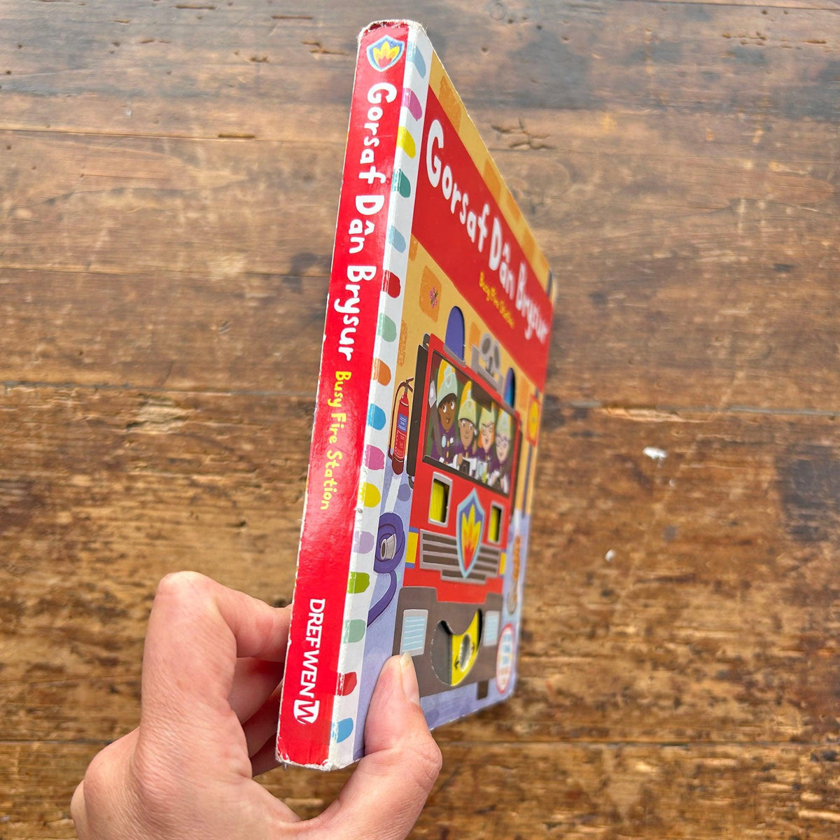 Gorsaf Dân Brysur: Busy Fire Station - Push, Pull and Turn (Preloved)