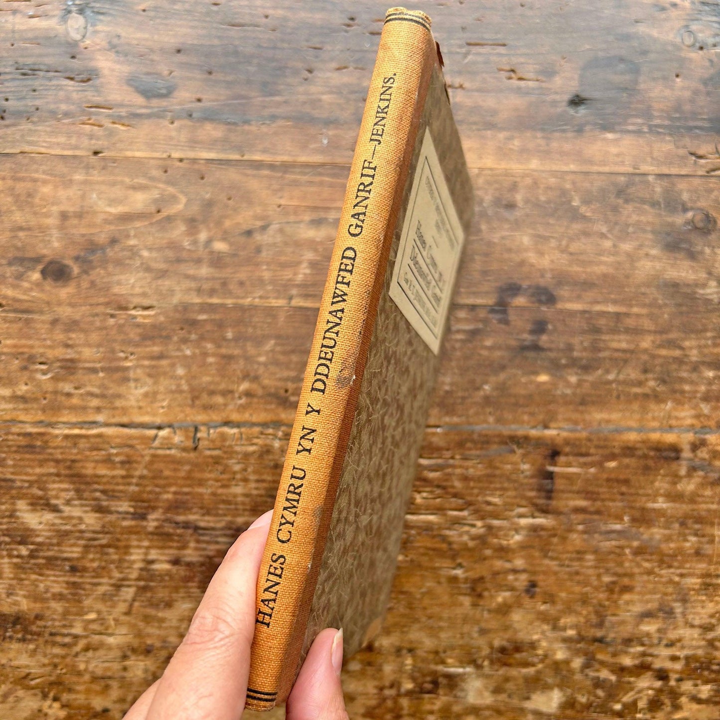 Hanes Cymru yn y Ddeunawfed Ganrif - Vintage Welsh Book - 1945 (Preloved)