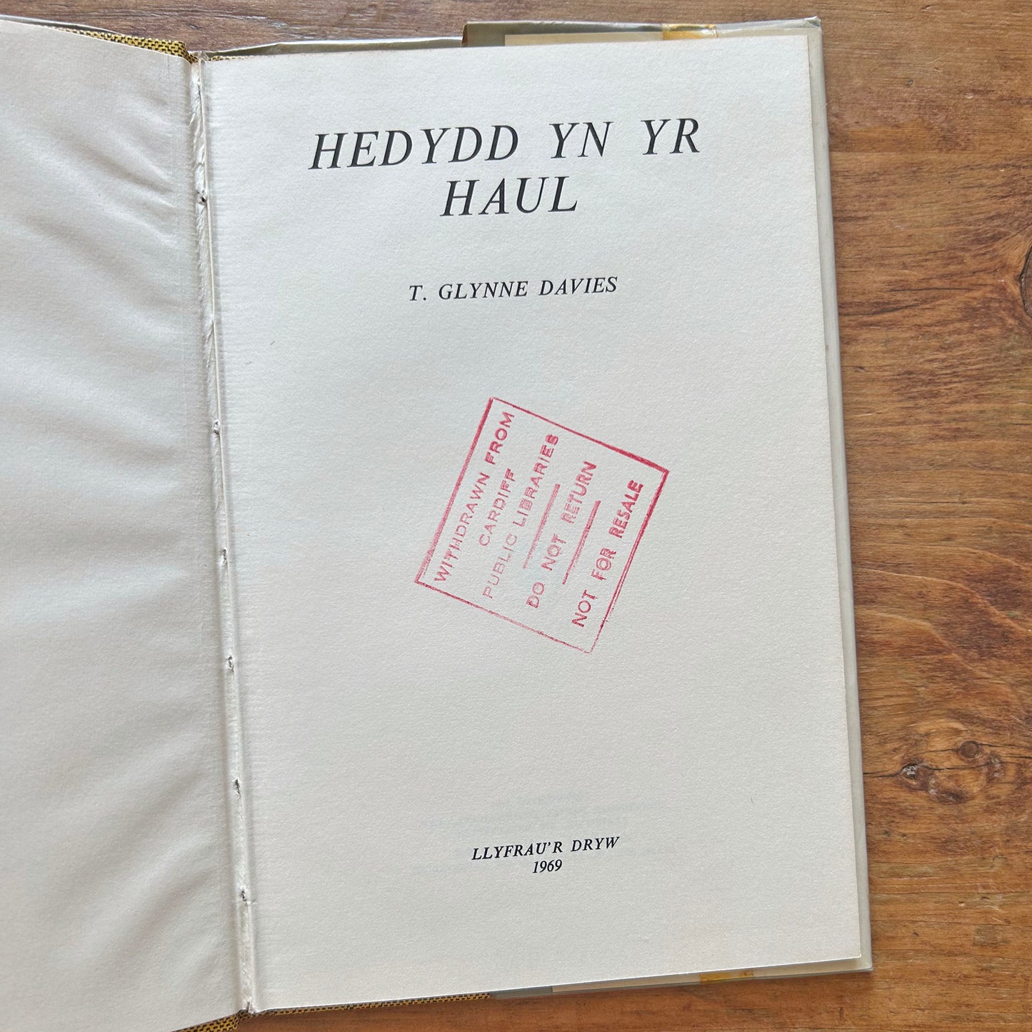 Hedyddyn yn yr Haul - Poetry - T. Glynne Davies (Preloved)